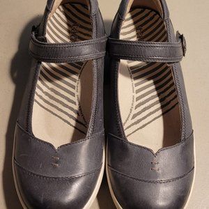 Taos Womens Sz 9.5  Mary Janes Flats Steel Gray Leather Shoes Strap